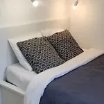 Be My Guest- Fontany Luxury Metro Wi-fi Free Parking Zone Apartment *