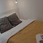 Apartment Be My Guest- Fontany Luxury Metro Wi-fi Free Parking Zone