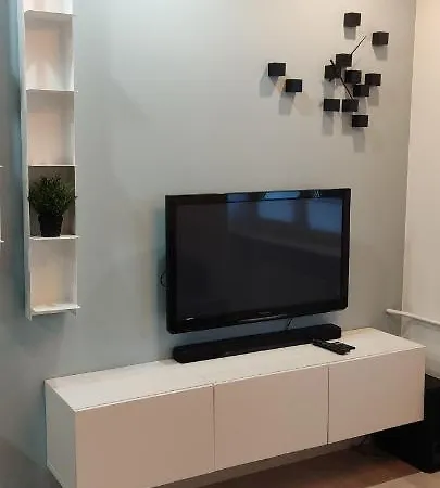 Be My Guest- Fontany Luxury Metro Wi-fi Free Parking Zone *