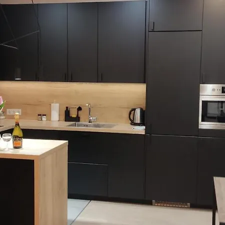 Be My Guest- Fontany Luxury Metro Wi-fi Free Parking Zone Lägenhet *