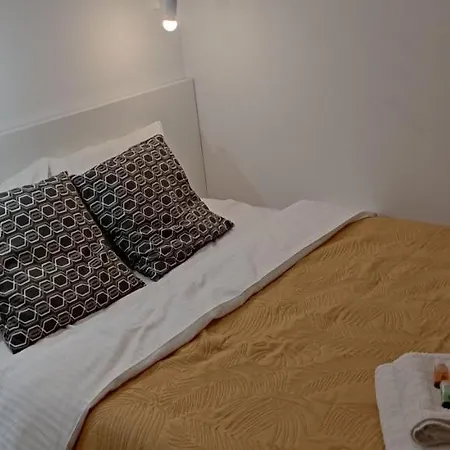 Apartment Be My Guest- Fontany Luxury Metro Wi-fi Free Parking Zone