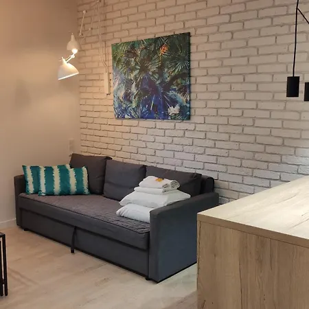 Be My Guest- Fontany Luxury Metro Wi-fi Free Parking Zone *