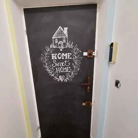 Be My Guest- Fontany Calm Metro Wi-fi Free Parking Zone Apartment Warschau