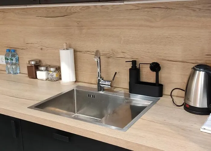 Be My Guest- Fontany Luxury Metro Wi-fi Free Parking Zone *